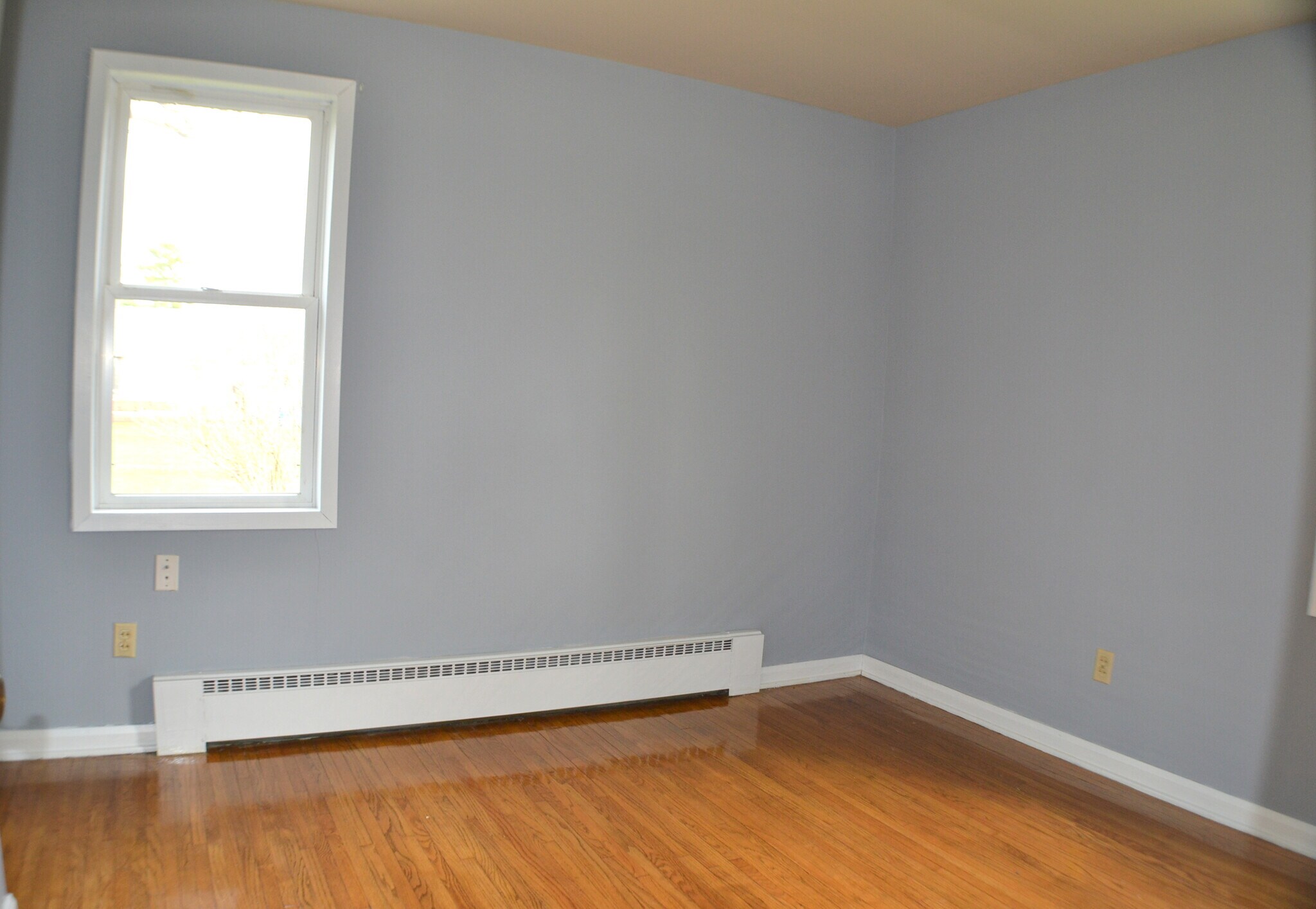 Main Bedroom - 605 Iowa Ave