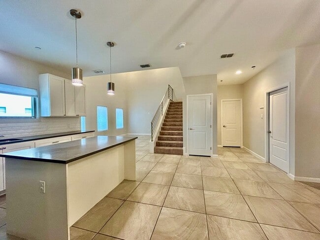 Building Photo - 10902 International Blvd