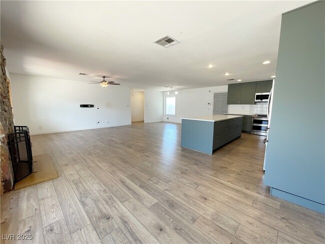 Building Photo - 3548 Silver Bend St