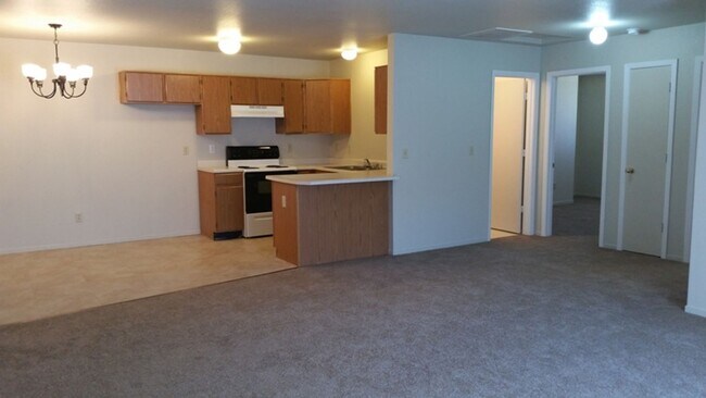 Building Photo - Sweetwater324