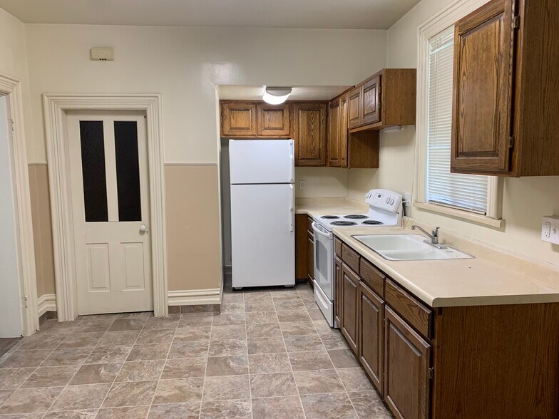 Kitchen - 1035 S 800 E