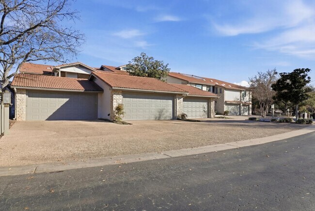 Building Photo - 403 Island Dr