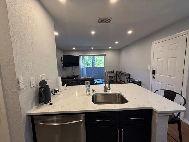 Building Photo - 1400 Gandy Blvd N