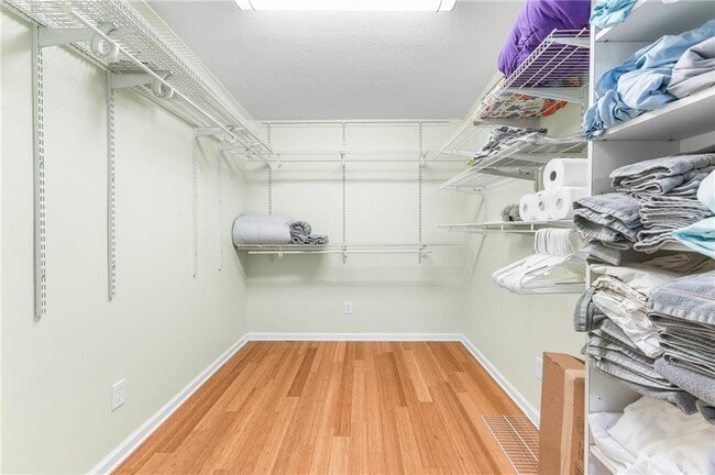 Building Photo - 6567 Tahiti Way