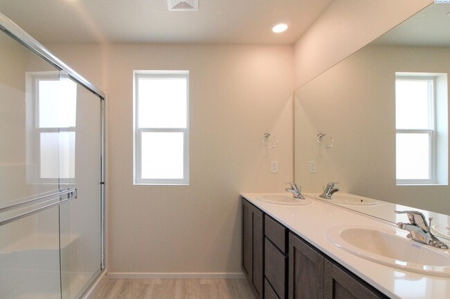 Building Photo - 4 Bed/2 Bath Home in West Pasco