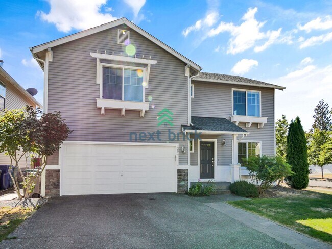 Building Photo - 4 Bed and 2.5 Bath Single-family Home is A...
