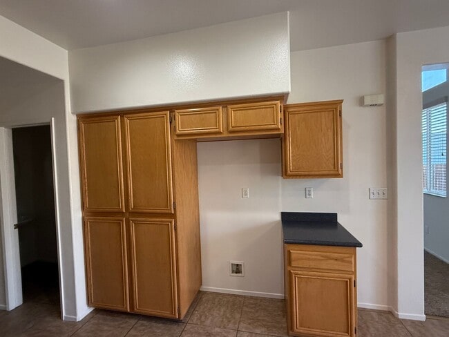 Building Photo - Brentwood Community- Centrally Located- 3 ...