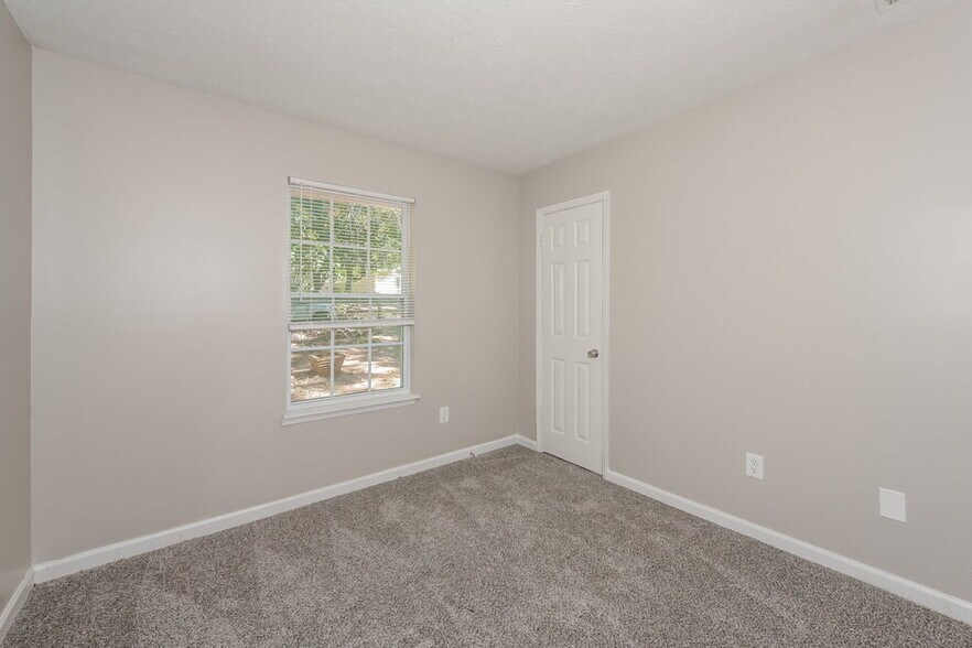 Building Photo - 5877 Bobbin Ln