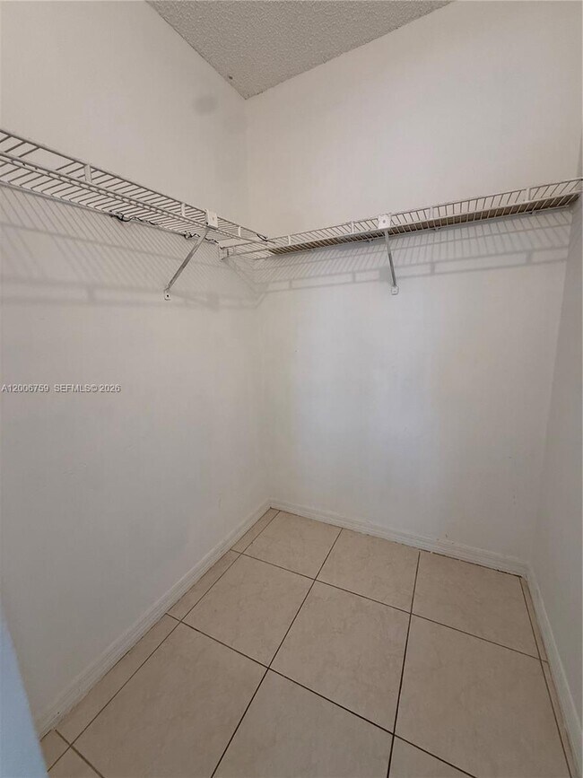 Building Photo - 9940 SW 146th Ct