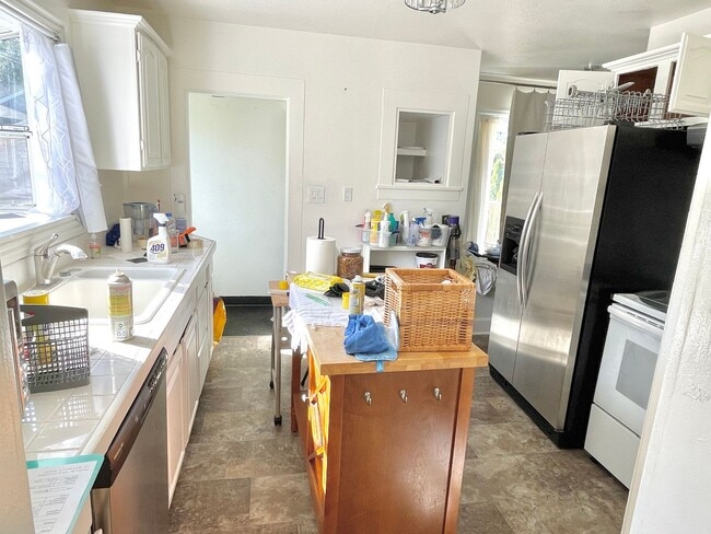 Building Photo - Woodstock area, 1 bedroom, 1 bath with finished basement