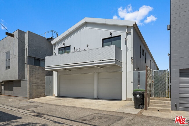 Building Photo - 548 Rose Ave