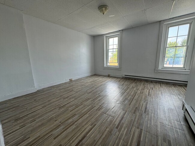 Building Photo - 826 N Ninth St