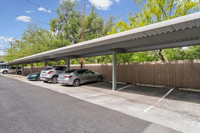 Building Photo - 2200 Dickson Dr