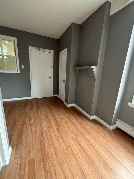 445 Broadway 2R - 445 Broadway