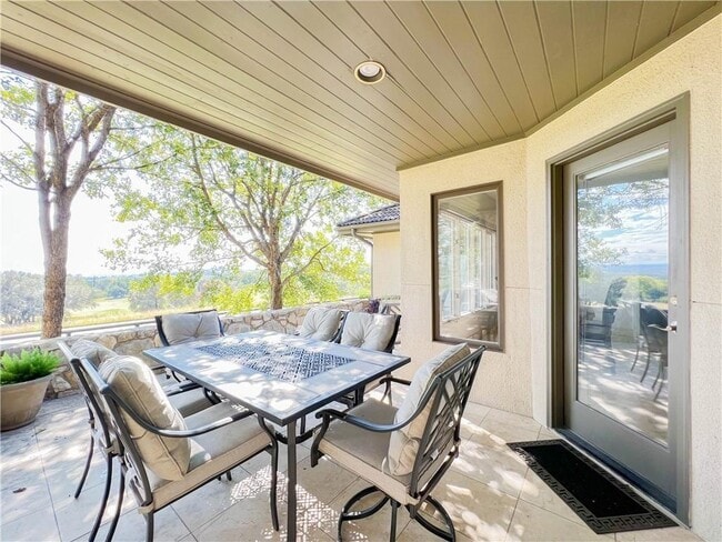 Building Photo - 1707 Clubhouse Hill Dr