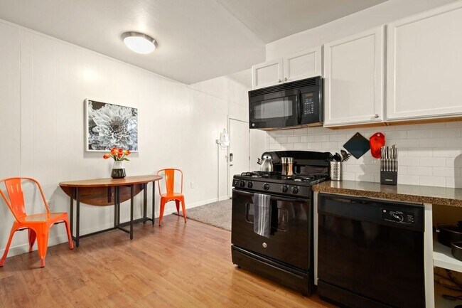 Building Photo - 302 E 30th St