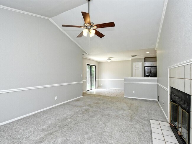 Building Photo - 806 Sunny Ln