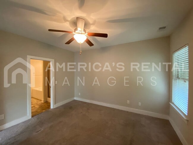 Building Photo - Large Townhome for Rent in Gardendale...  View with 48 Hours Notice!