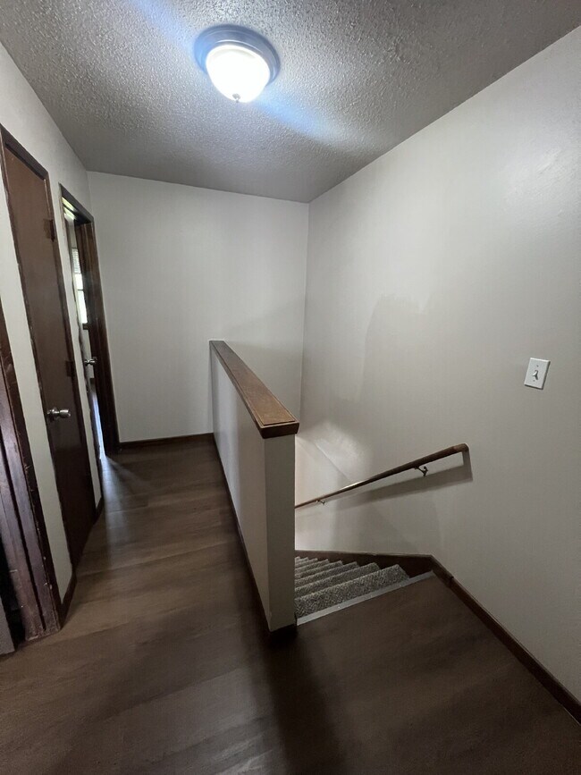Building Photo - 2 Bedroom Duplex on South Side of Des Moin...