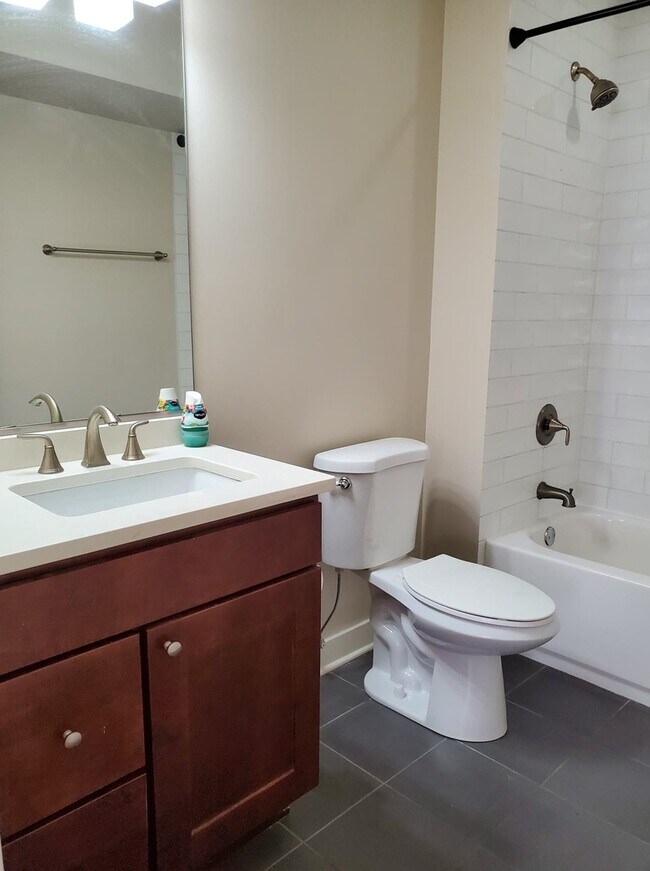 Building Photo - 3609.5 N Lakewood Ave