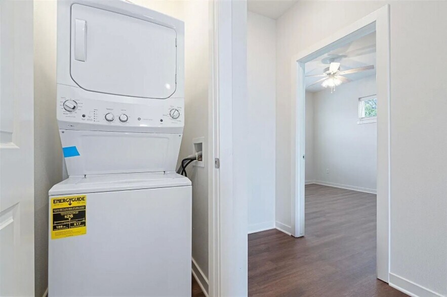 Building Photo - 707 Taylor St