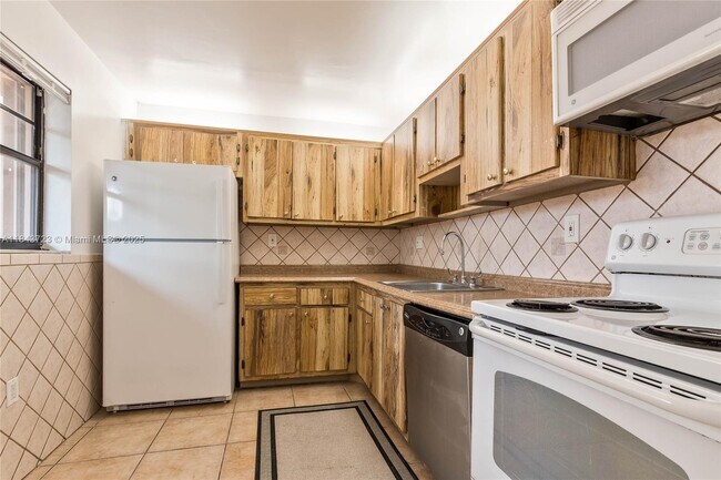 Building Photo - 10985 SW 107th St