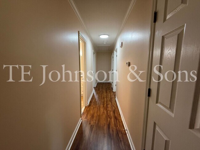 Building Photo - 3 Bedroom Close to Mt. Tabor
