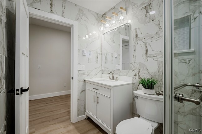 Building Photo - 1104 Main St