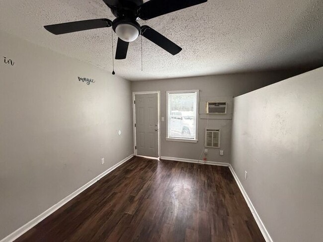 Building Photo - 1 Bedroom Apartment in Newberry
