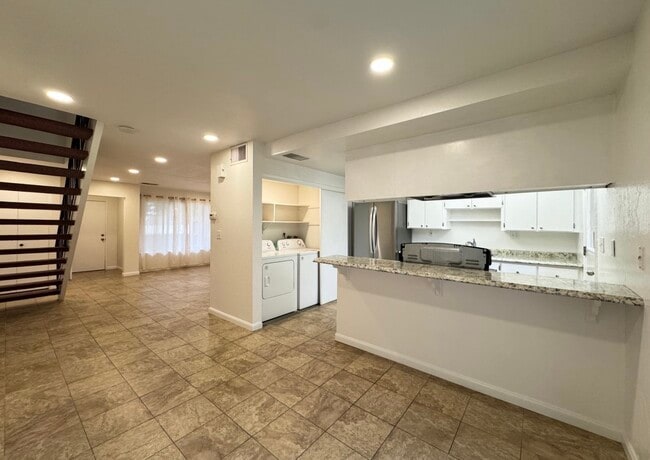 Building Photo - 1975 Olmo Way