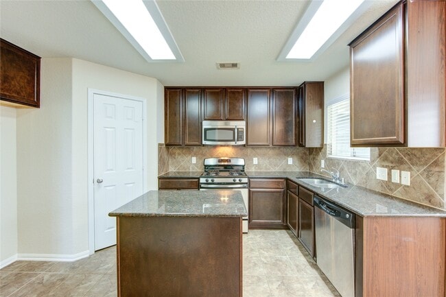 Building Photo - 14839 Fir Knoll Way