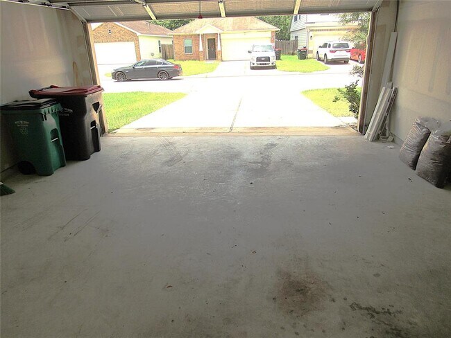 Building Photo - 17222 Hannah Oaks Ln