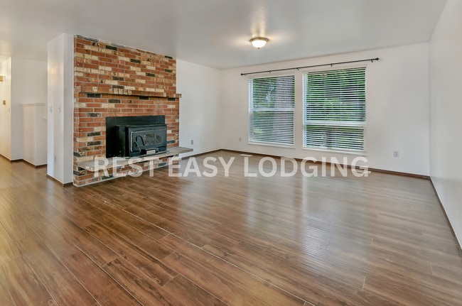 Building Photo - 2210 27th Ave SE