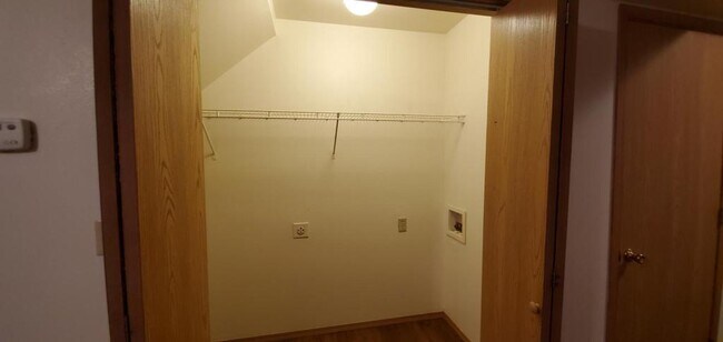 Building Photo - 1402-4 Frosty Dr