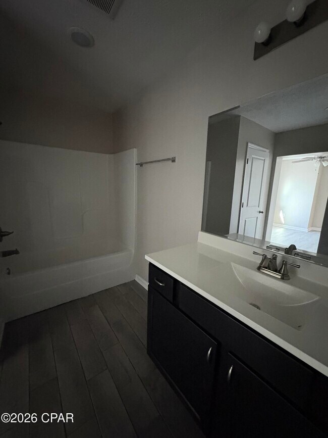 Building Photo - 816 E 25th St