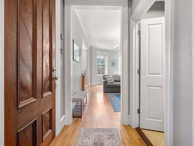 Building Photo - "Charming 2-Bed Oasis in the Heart of Boston's South End – Spacious 765 Sq Ft!"