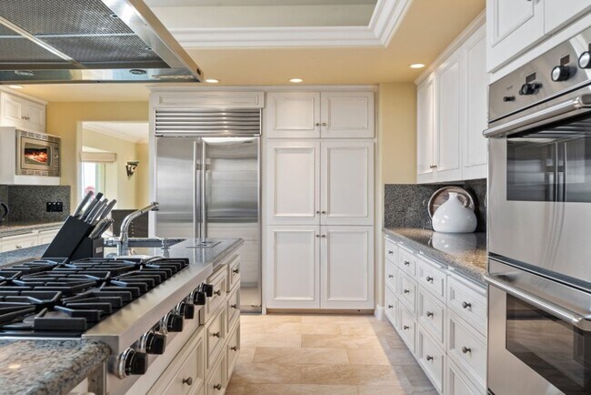 Building Photo - Stunning, Luxury La Jolla Shores Location with Panoramic Ocean Views!!