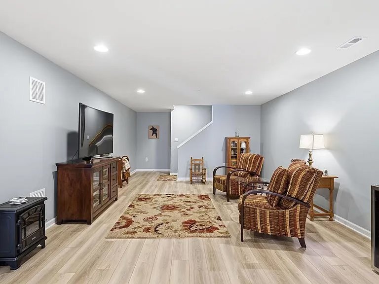 Building Photo - 7 Nauset Way