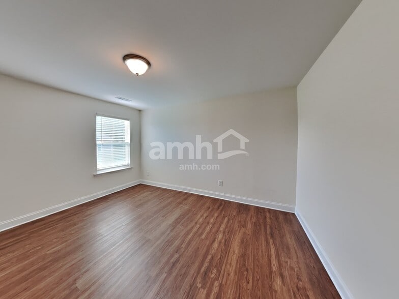 Building Photo - 139 Willowbrook Dr