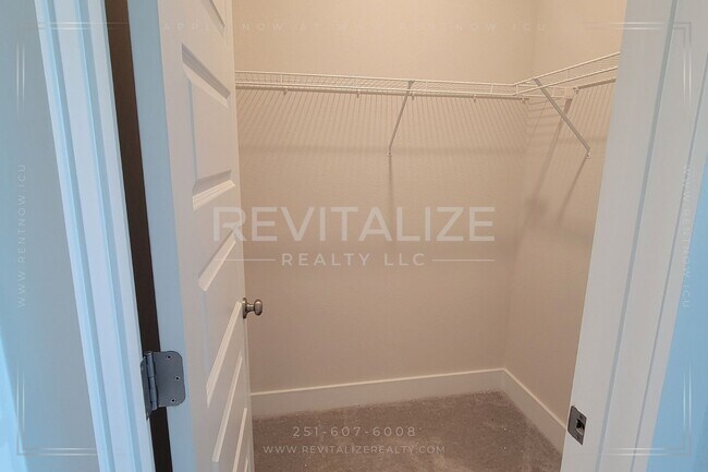 Building Photo - Modern 4BR/3BA Home Near Gulf Shores