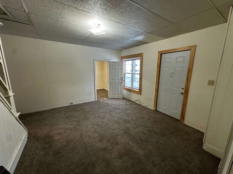 Building Photo - 1402 8th St E