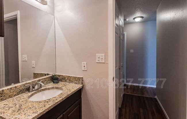 Building Photo - 4961 Champlain Dr