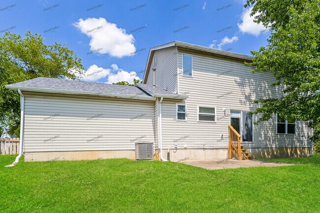 Building Photo - 27 Winding Trails Cir