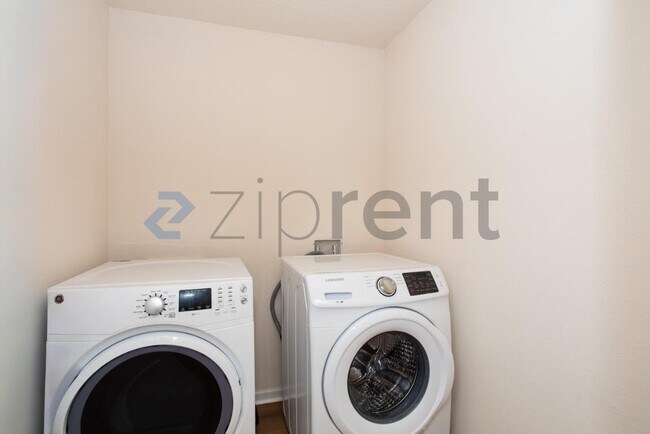 Building Photo - Unit