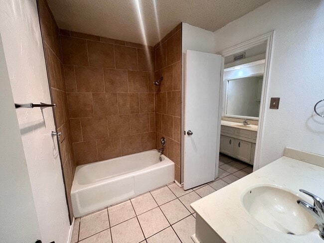 Building Photo - Great Home in Southwest Lubbock