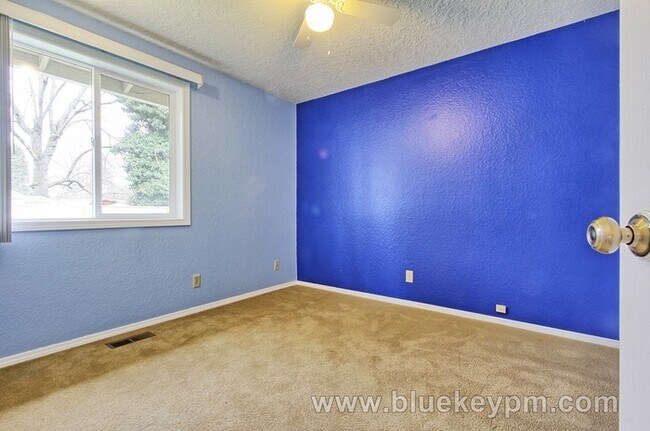 Building Photo - 3 Bed, 2 Bath home in Milwaukie