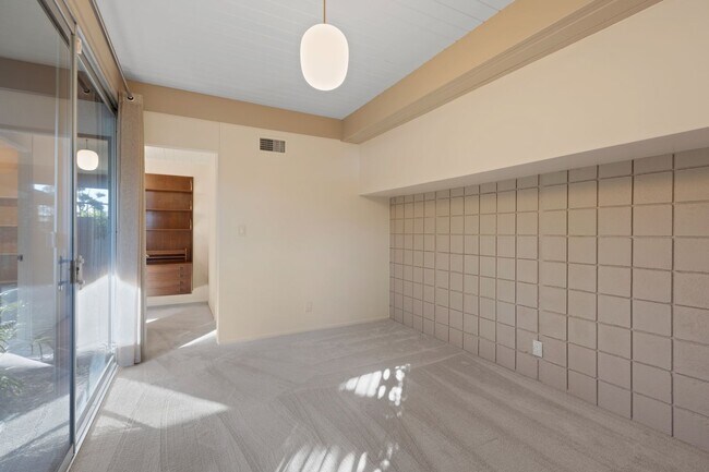 Building Photo - 10347 Cozycroft Ave