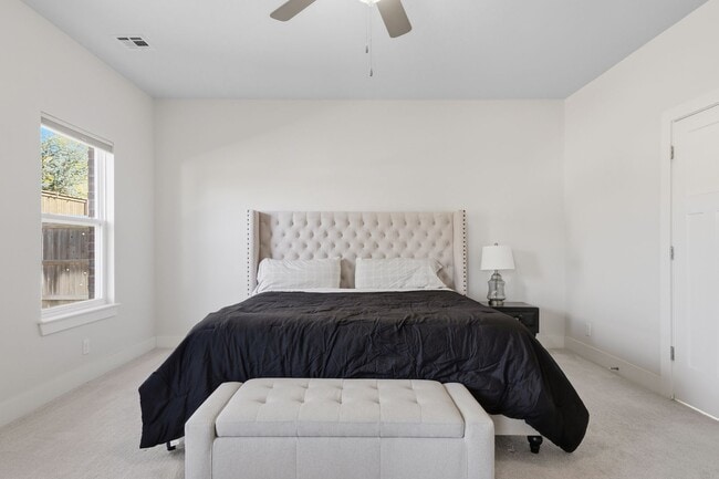 Building Photo - Stunner! This beautiful home features a spacious open floor plan with primary suite and private o...