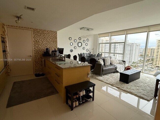 Building Photo - 1830 S Ocean Dr