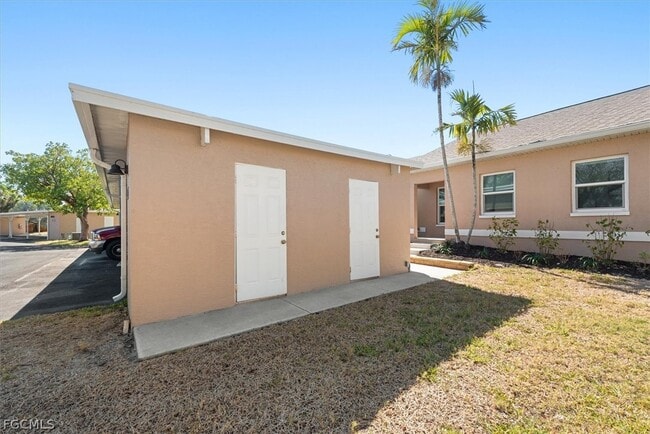 Building Photo - 16830 Sanibel Sunset Ct